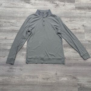 Calvin Klein Men’s Light Gray long sleeve button up  100% Cotton Top L